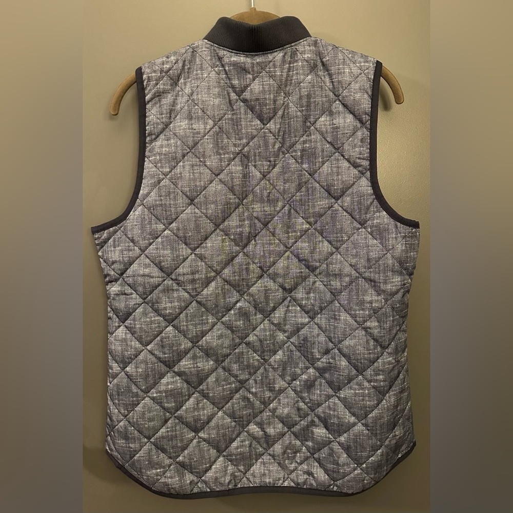 Old Navy Woman’s Lightweight Vest - Size M - Picture 2 of 3